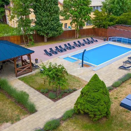 Esplanade, Dependance Monti