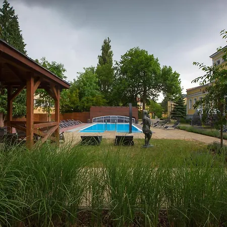 Esplanade, Dependance Monti 4*