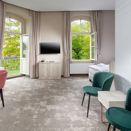 Esplanade, Dependance Monti 4*