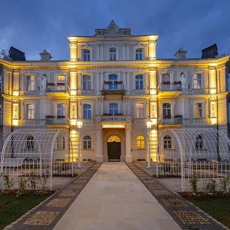 Esplanade, Dependance Monti 4*