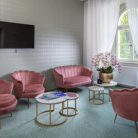 Esplanade, Dependance Monti