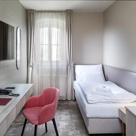 Esplanade, Dependance Monti