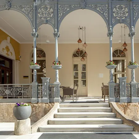 Esplanade, Dependance Monti Szálloda