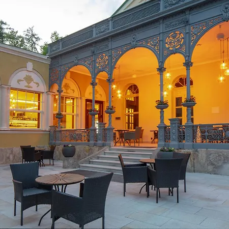 Esplanade, Dependance Monti 4*