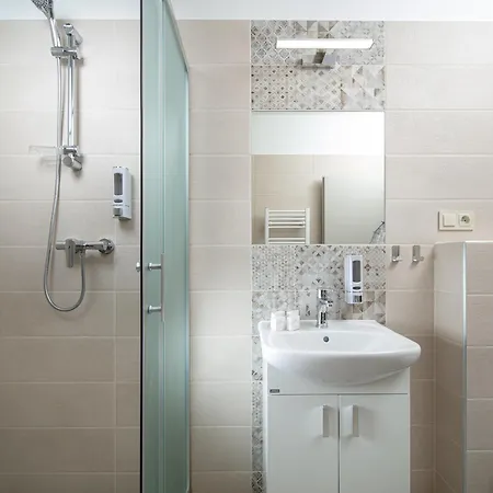 Esplanade, Dependance Monti Szálloda