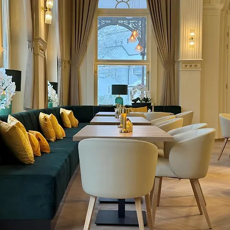 Esplanade, Dependance Monti