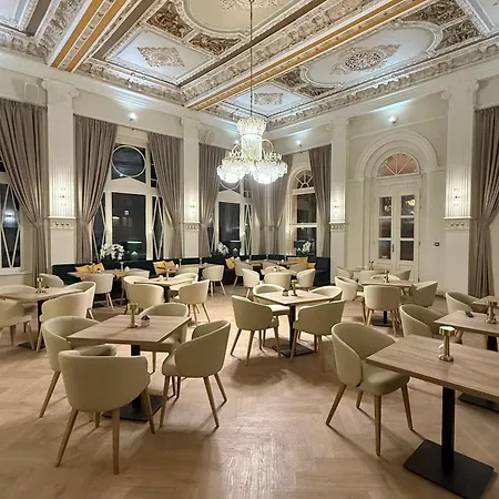 Esplanade, Dependance Monti Szálloda