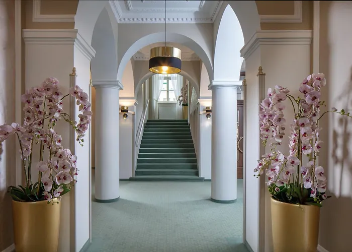 Esplanade, Dependance Monti