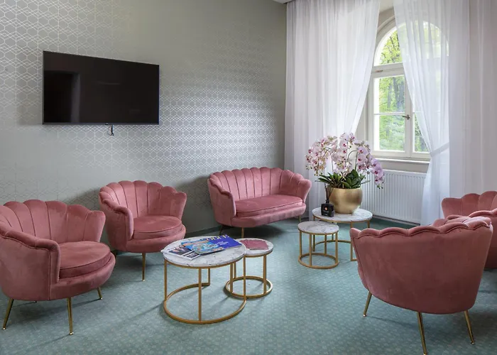 Esplanade, Dependance Monti