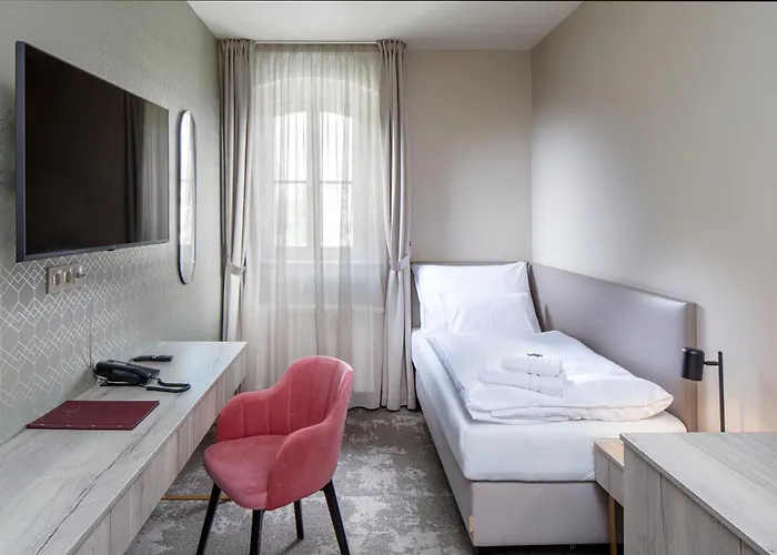 Esplanade, Dependance Monti